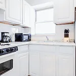 Unbeatable & Cozy 4Bdr & 1 Bth In Manhattan