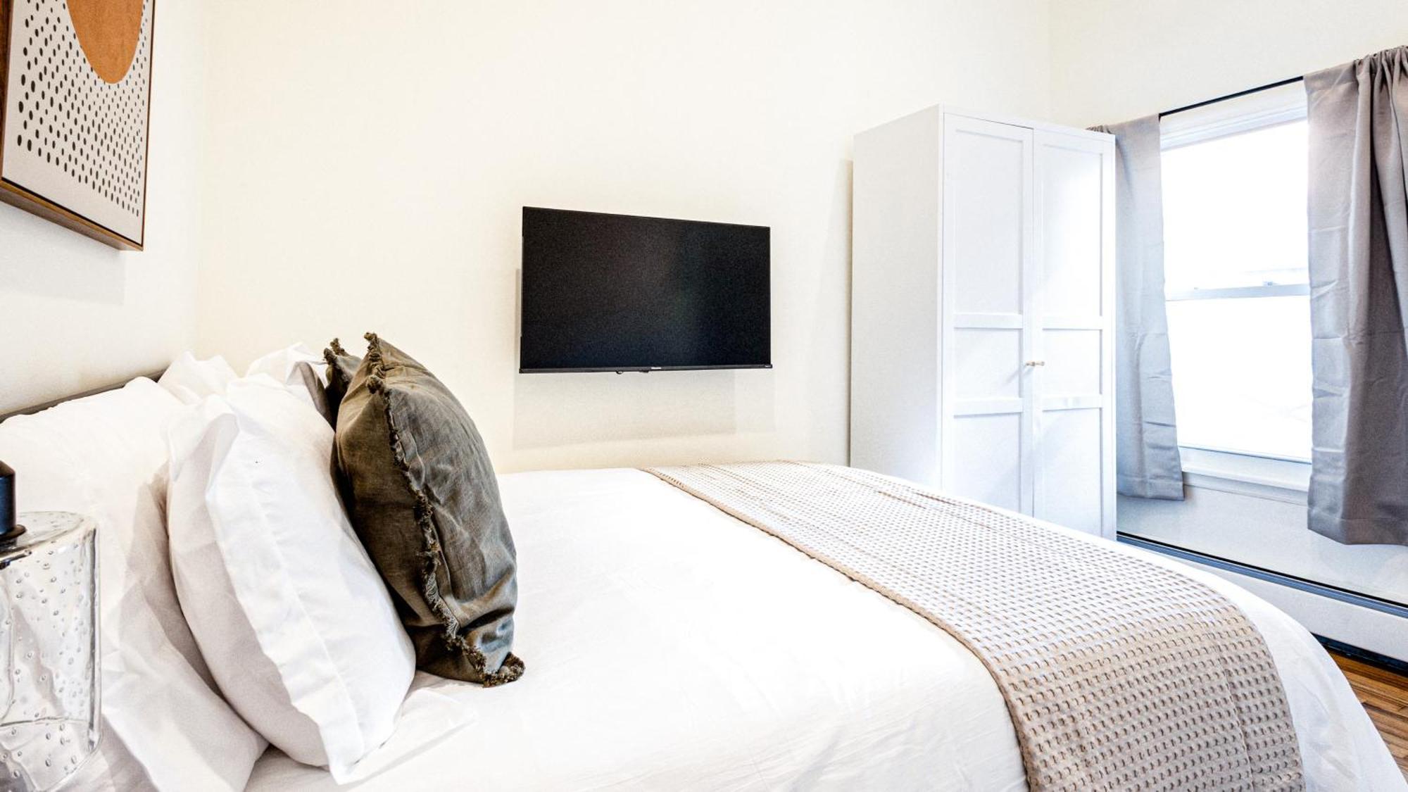 Unbeatable & Cozy 4bdr & 1 Bth In Manhattan Apartment