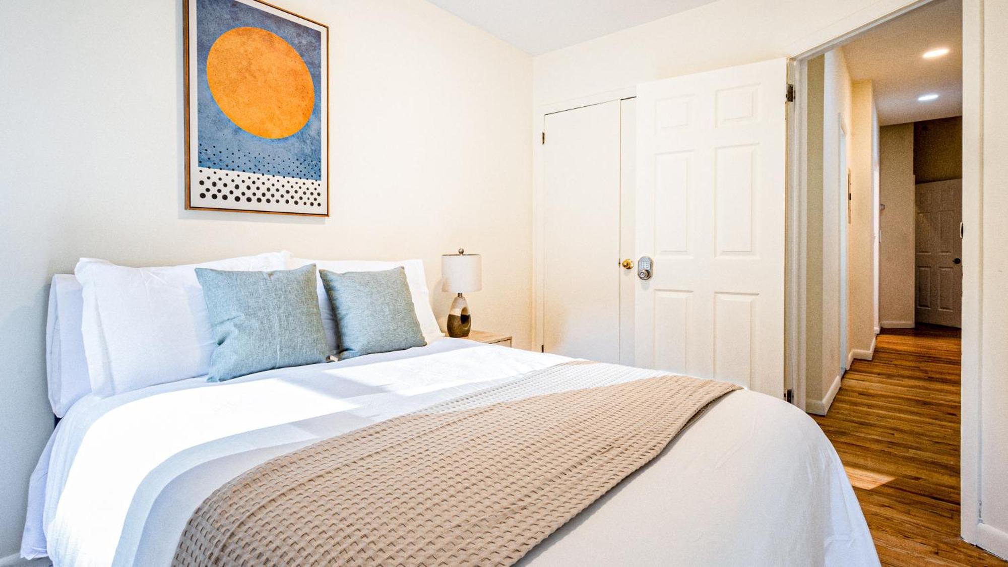 Unbeatable & Cozy 4bdr & 1 Bth In Manhattan Apartment *